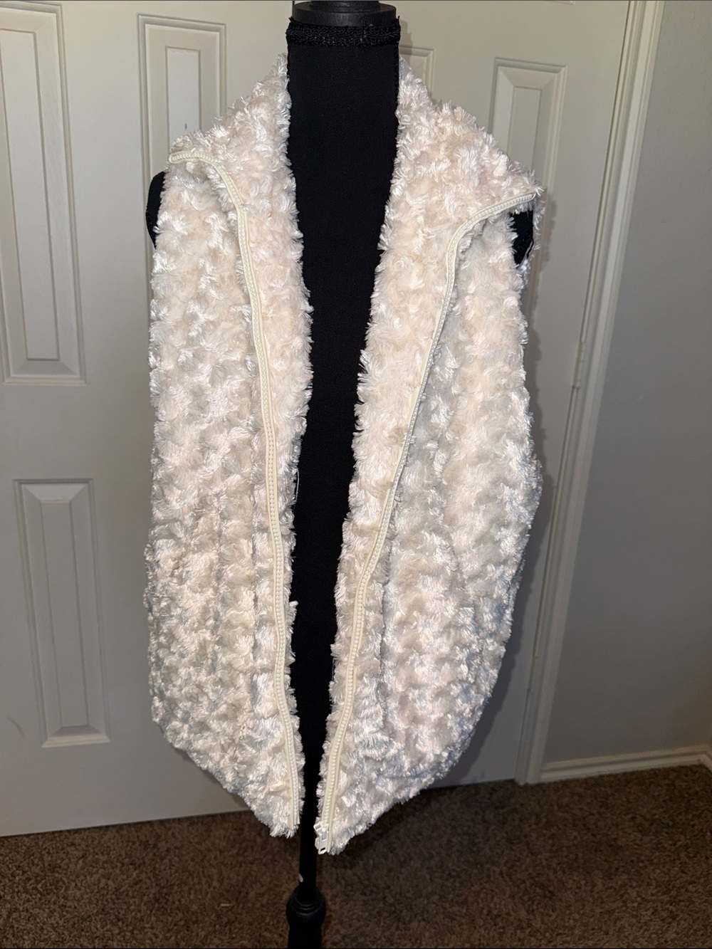 East 5th Cream Faux-Sherpa Zip-Up Vest